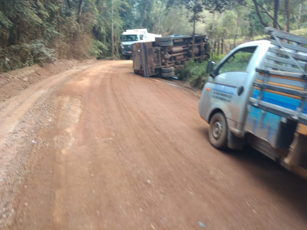 carro-forte-tomba-em-cima-de-corsa-e-mata-uma-pessoa-em-barao-de-cocais