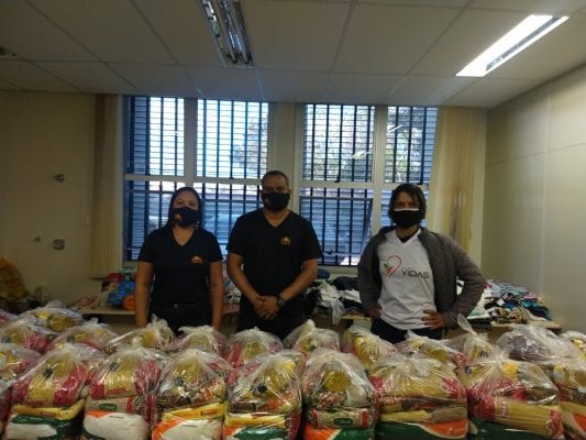 Live solidária de Romário Araújo e Nonoca arrecada mais de 2 toneladas de alimentos