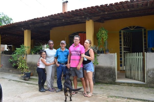 Família do senhor Miguel morador da região de Laranjeiras