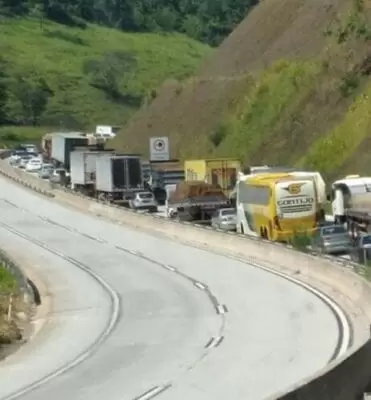 Antônio Dias: DNIT trabalha na liberação da BR-381; trânsito segue congestionado