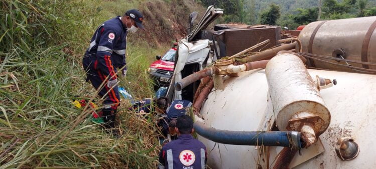 Motorista Fica Preso As Ferragens Em Acidente Na Estrada Do Forninho