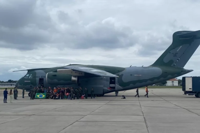 Chega Ao Brasil Voo Da Fab S Timo Grupo De Brasileiros Repatriados