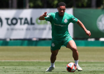 O jogador Vitor Roque, da SE Palmeiras, durante treinamento, na Academia de Futebol. (Foto: Cesar Greco/Palmeiras/by Canon)