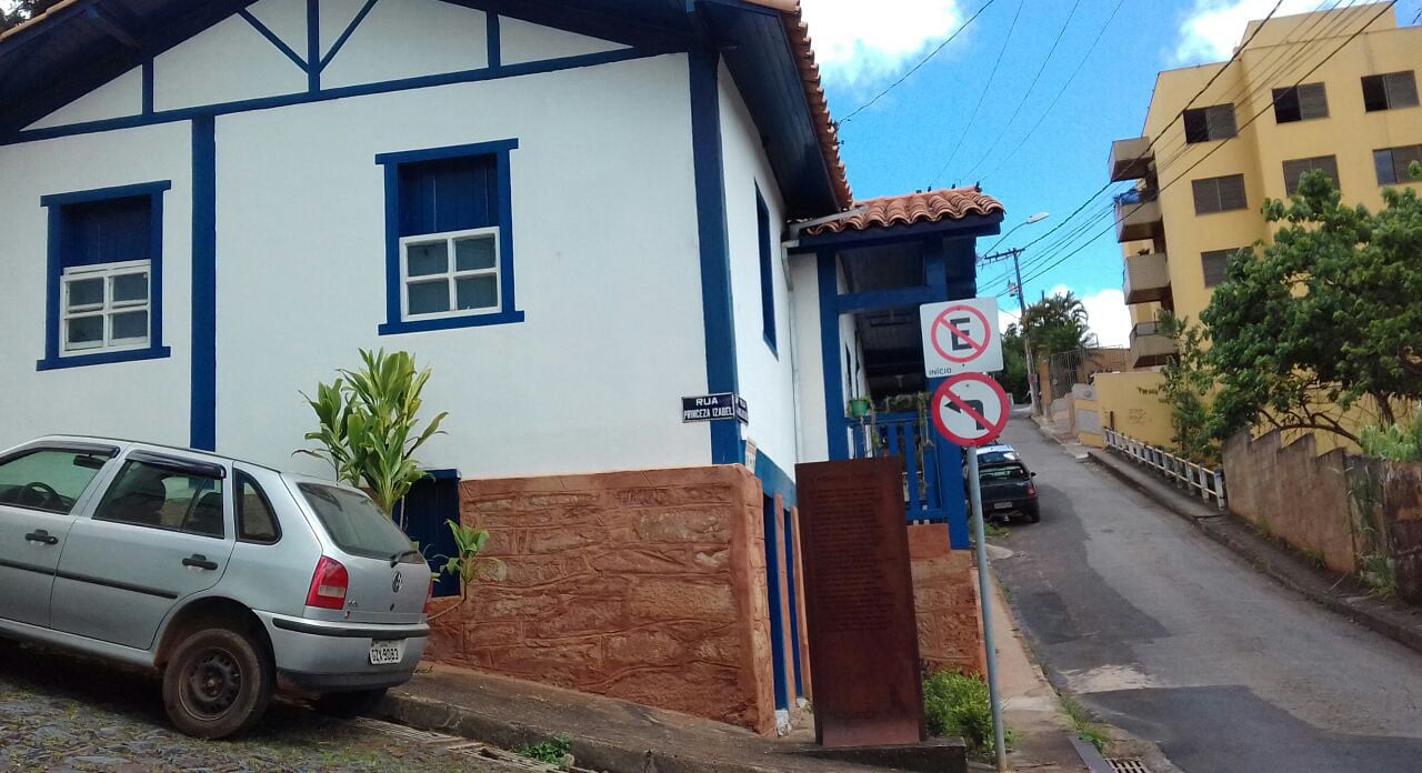 Rua Princesa Isabel, no centro de Itabira, passa a ser mão única