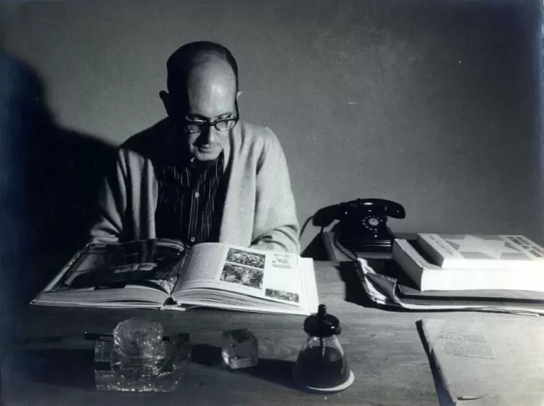 Carlos Drummond de Andrade é celebrado nos 120 anos de seu nascimento