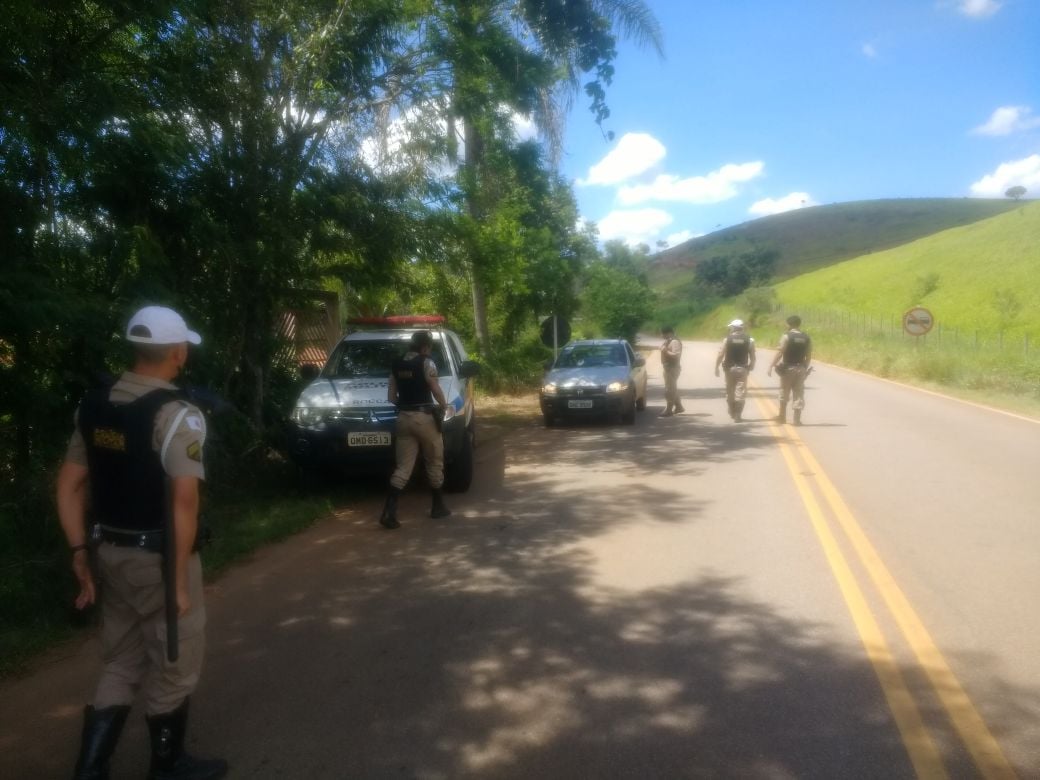 Com forte efetivo, PM faz operação no Pedreira