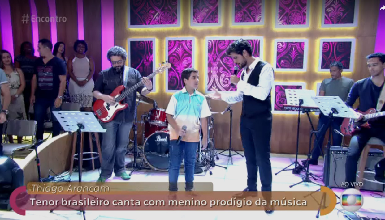 Itabirano Davi Efraim canta com Thiago Arancam na TV Globo