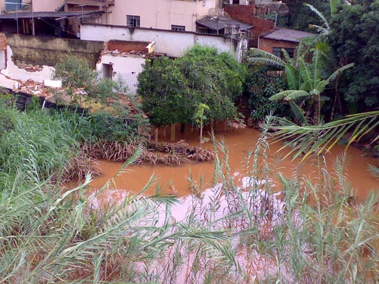 Lagoa “improvisada” causa problemas na Vila Paciência