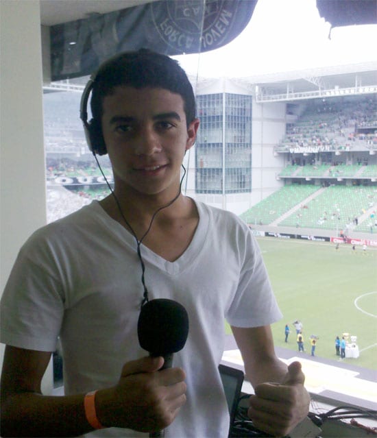 Adolescente itabirano, de apenas 16 anos, estreia como narrador de futebol
