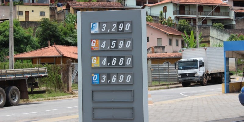 Gasolina tem novo aumento nesta quinta-feira em todo estado de Minas Gerais