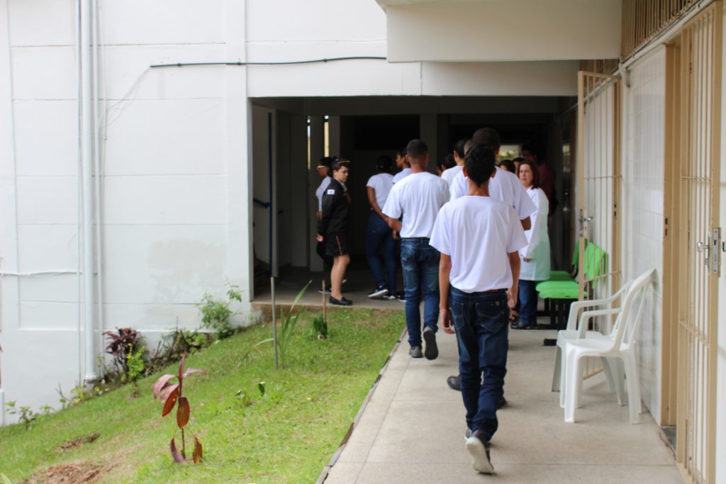 Prefeito estima prazo de até 40 dias para que alunos de baixa renda do CTPM Itabira recebam uniformes e materiais