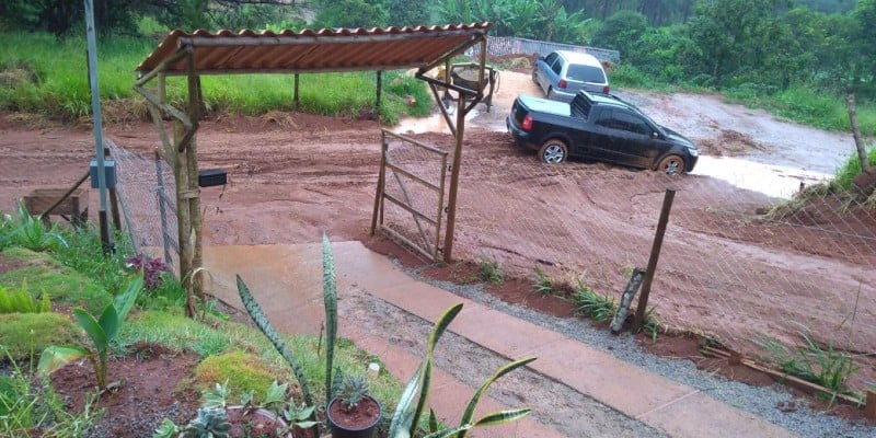 Chuva adia recuperação de estradas rurais e operação tapa-buraco em Itabira