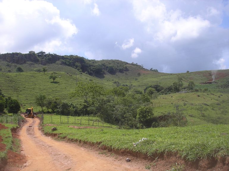 Estrada para comunidade rural de Fernandes é interditada em São Gonçalo