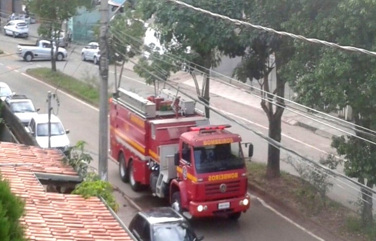 Casa sofre princípio de incêndio na avenida das Rosas, em Itabira