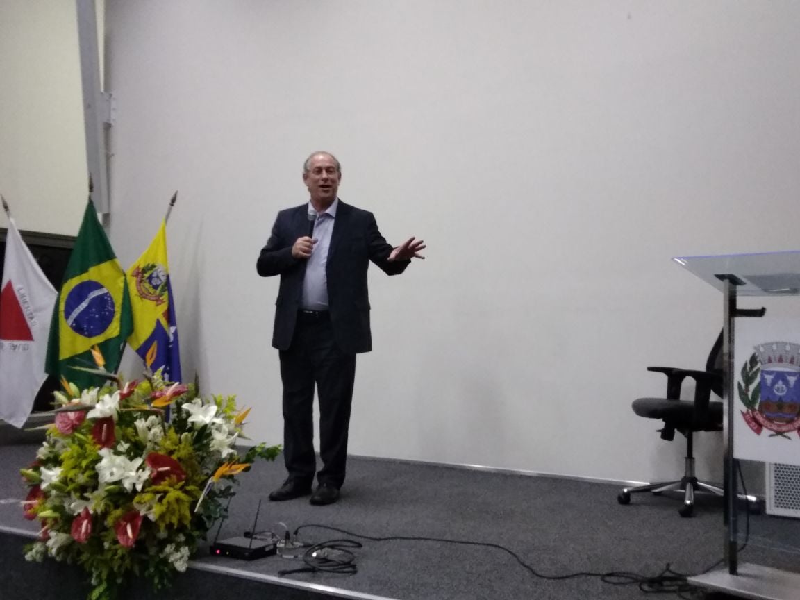 Pré-candidato a presidente, Ciro Gomes fala de política e economia em Conceição do Mato Dentro