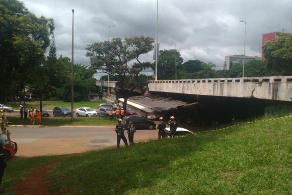 Parte de viaduto desaba em Brasília