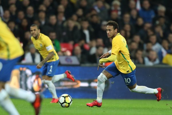 Neymar supera Ronaldo e se torna 2º maior artilheiro da seleção
