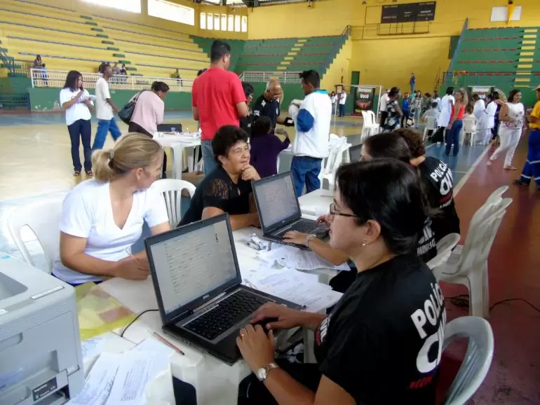 Emissão de identidades leva multidão a evento do TJMG