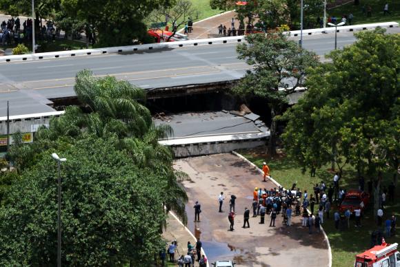 Trecho de viaduto que desabou no centro de Brasília será demolido