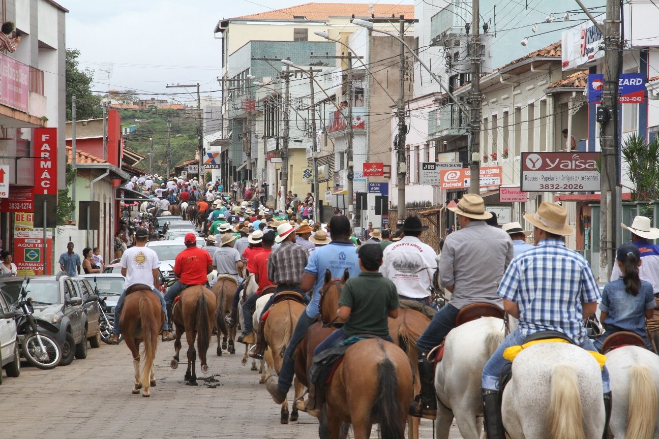 Tropeiros partem de Santa Bárbara abrindo a 15ª cavalgada a Ipoema