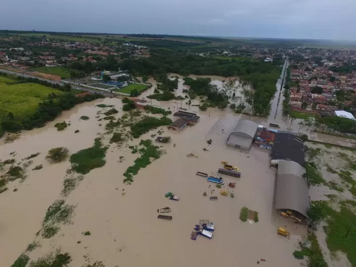 Após chuvas fortes, barragens se rompem e duas crianças morrem em Paragominas