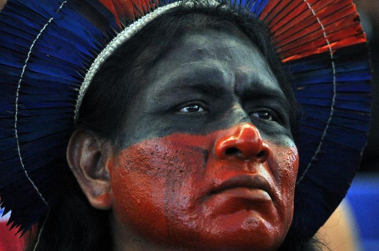 Um minuto de silêncio pelos índios das Américas