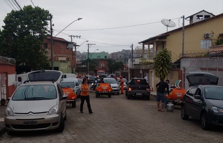 Gás começa a faltar em Itabira e consumidores formam longa fila em porta de revenda