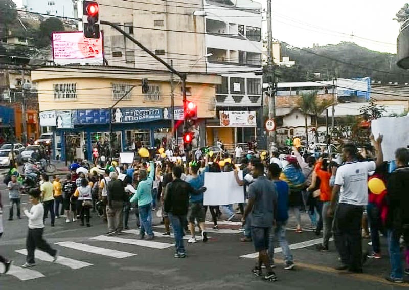 Manifestação pró-caminhoneiros toma ruas de Itabira