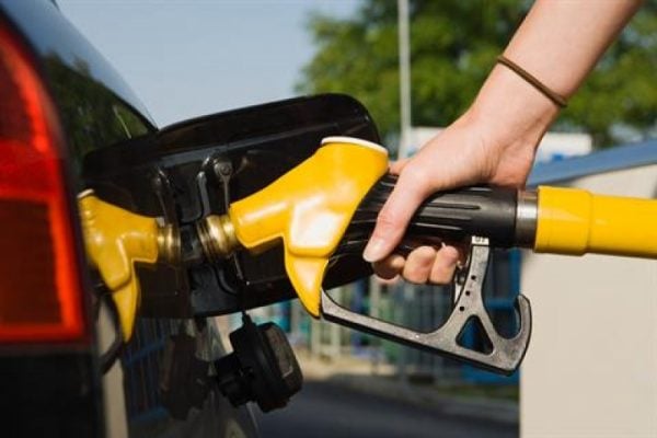 Preços da gasolina e do diesel continuam subindo nos postos