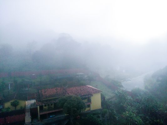 O estagiário conta a previsão do tempo desta terça-feira; e vocês dizem o segredo para largar o cobertor neste frio...