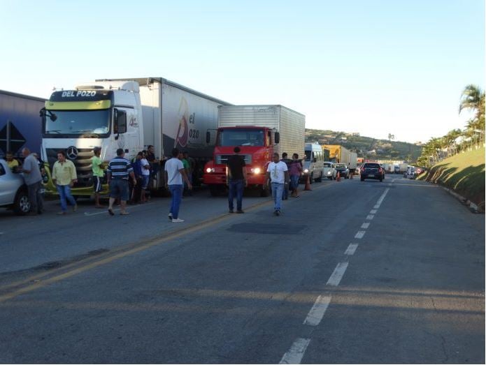 Greve dos caminhoneiros continua em João Monlevade e outros pontos de Minas Gerais