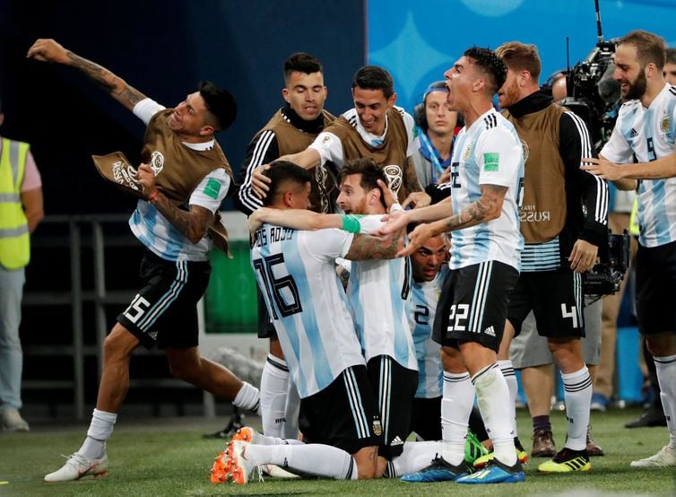 Em jogo sofrido, Messi marca e Argentina ressuscita na Copa