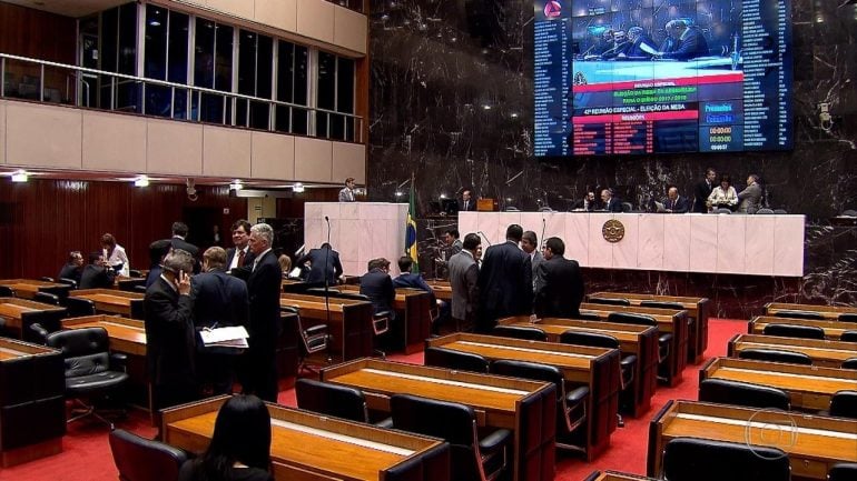 Deputado pede redução no número de cadeiras e corte dos salários pela metade na ALMG