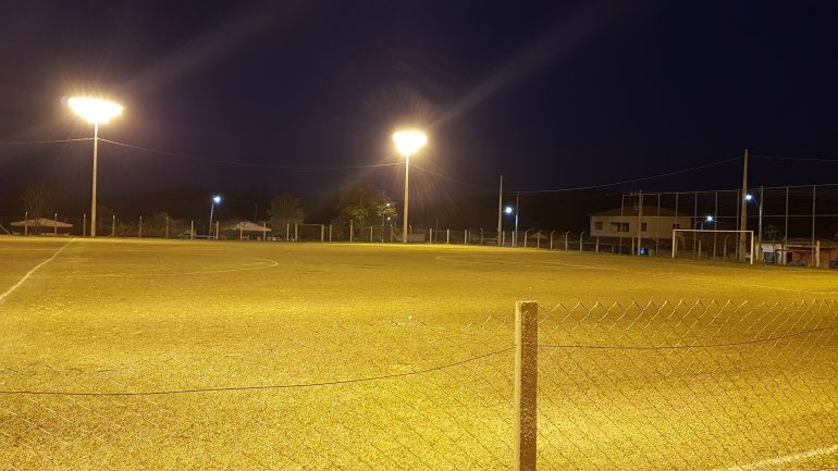 Catas Altas inaugura iluminação de campo de futebol do Morro D’Água Quente