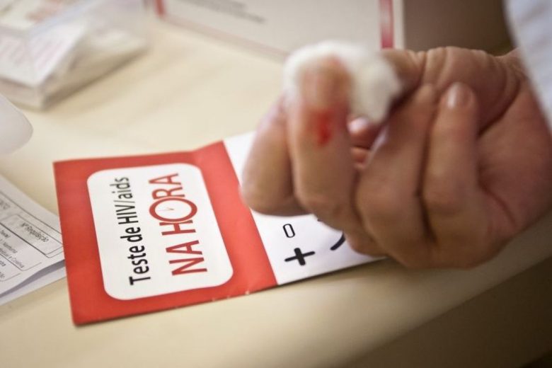 Tempo de vida de pessoas com HIV mais que dobra no Brasil
