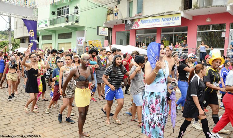 Blocos garantem a animação em São Gonçalo do Rio Abaixo