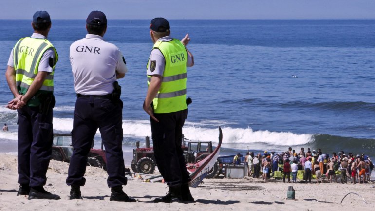 Polícia Marítima resgatou 70 pessoas no Mar Egeu Polícia Marítima resgatou 70 pessoas no Mar Egeu