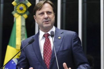 Ministro do STF derruba autorização de viagem de senador condenado ao Caribe