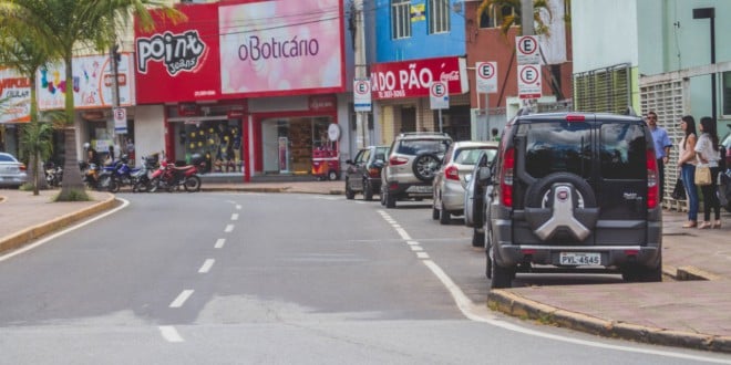 Comércio itabirano terá funcionamento especial neste sábado; confira