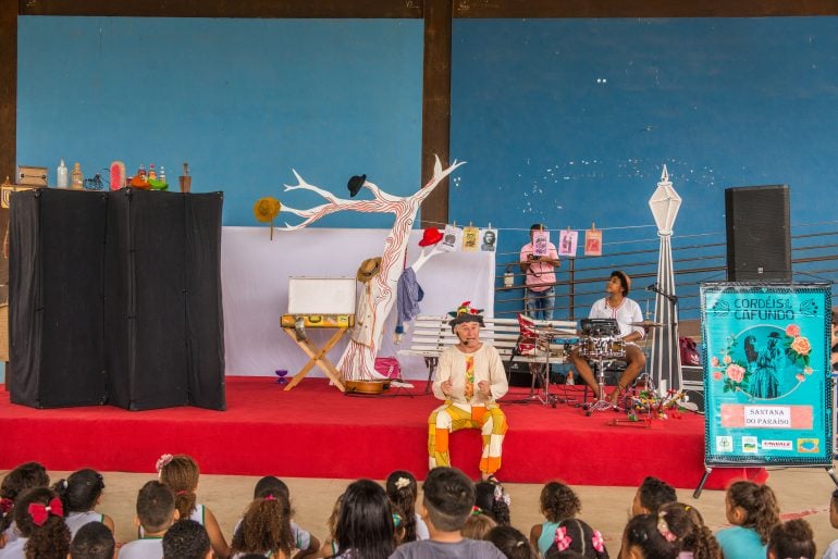 Santa Maria de Itabira recebe espetáculo “Cordéis dos Cafundó”