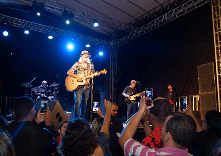 Show do Cantor Zé Geraldo reúne grande público na Praça do Areão – VEJA GALERIA DE IMAGENS