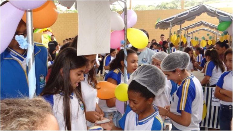 Estudantes de São Gonçalo promovem feiras de empreendedorismo em escolas da rede municipal