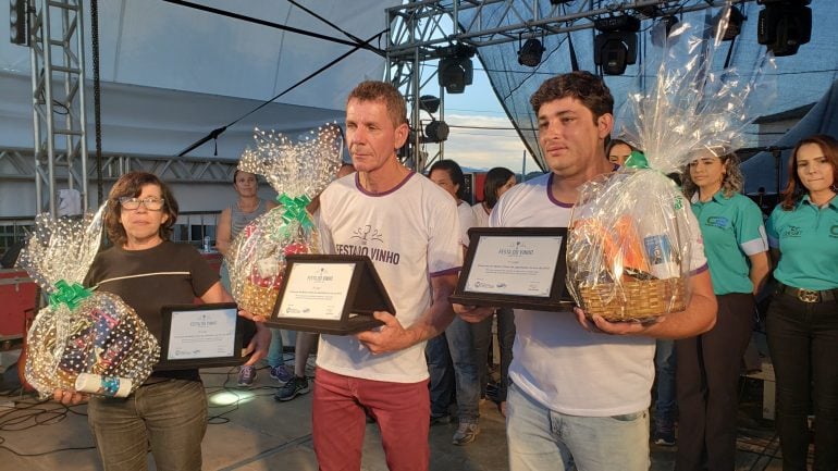 Vencedores da XIX Festa do Vinho de Catas Altas recebem prêmios