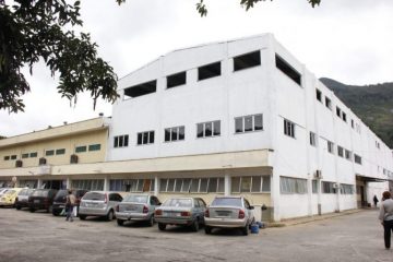 Hospital devolve rim em garrafa após atrasar exame