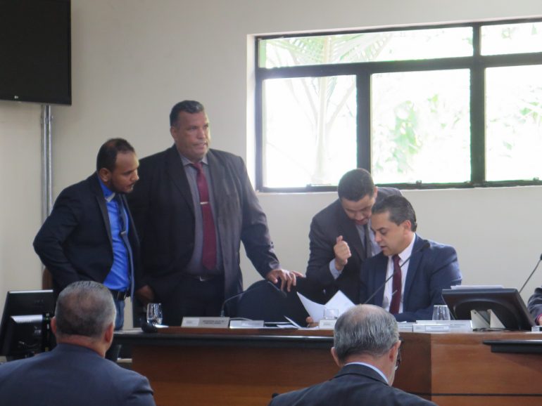 Procuradoria Jurídica da Câmara rejeita manobra regimental de vereadores Reginaldo e Agnaldo em Itabira