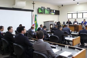 Câmara de Itabira aprova ampliação da licença paternidade para servidores municipais