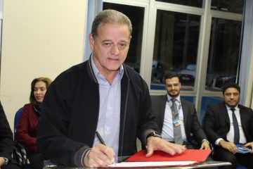 Ronaldo assina contrato com a Caixa para alavancar pacote de obras em Itabira