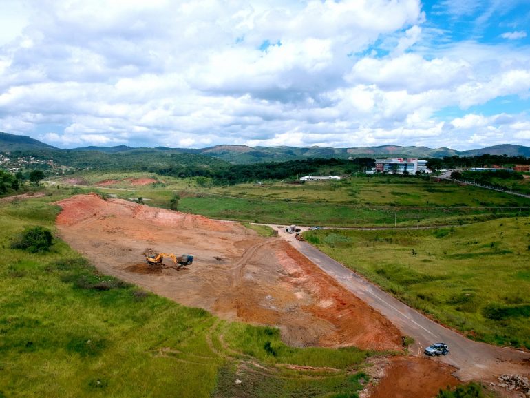 Obras de terraplanagem para novos prédios da Unifei avançam