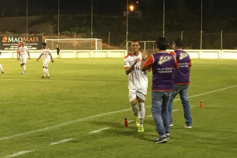 Valério passeia no primeiro tempo, leva susto no segundo, mas vence mais uma na Terceirona Valério passeia no primeiro tempo, leva susto no segundo, mas vence mais uma na Terceirona