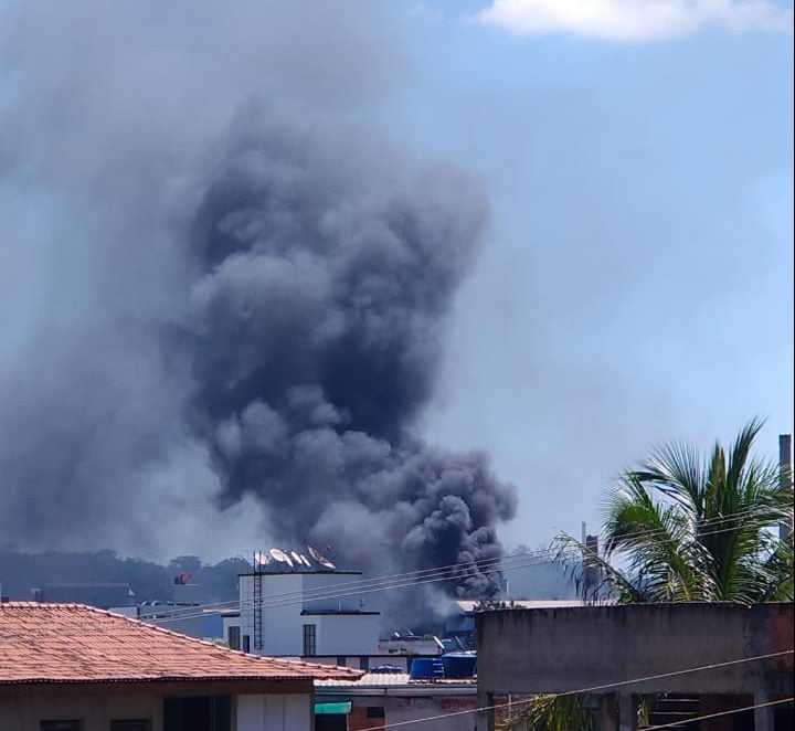 Fumaça na Usiminas em Ipatinga assusta moradores